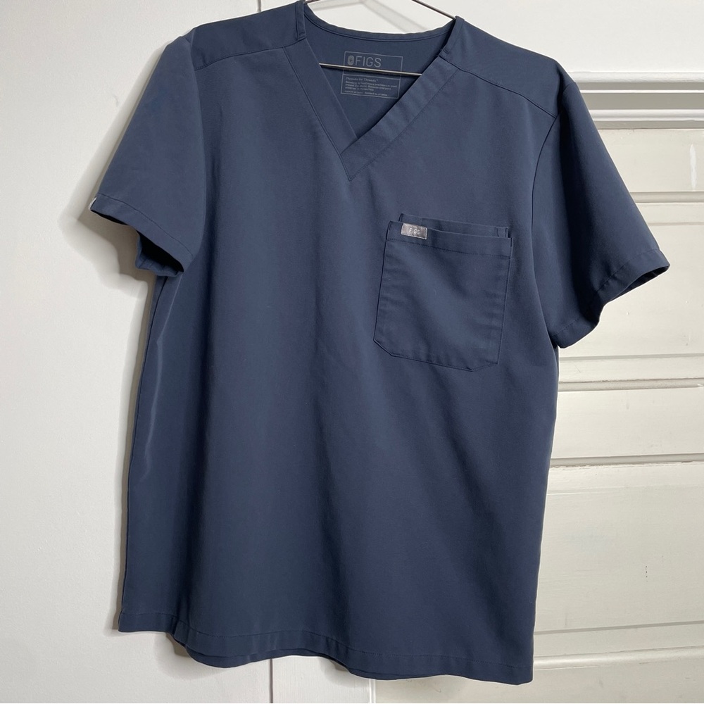Figs Mens Leon Three Pocket Scrub Top Medium